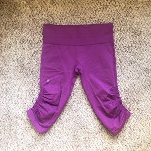 LULULEMON In The Flow Crop Leggings Fuchsia Size 8